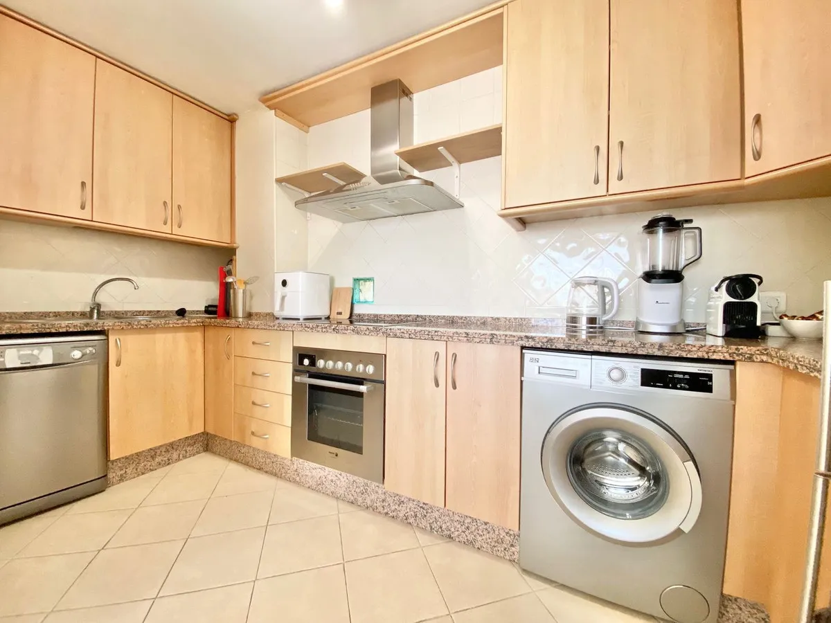 4b0b37b3-b965-402b-ac91-46ffd52c05de