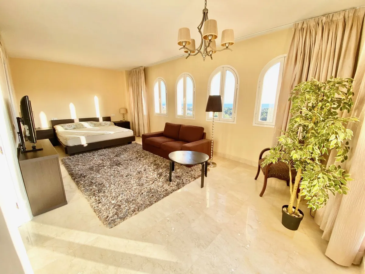 9ac004b1-db53-464f-b3f0-0b05f990f243