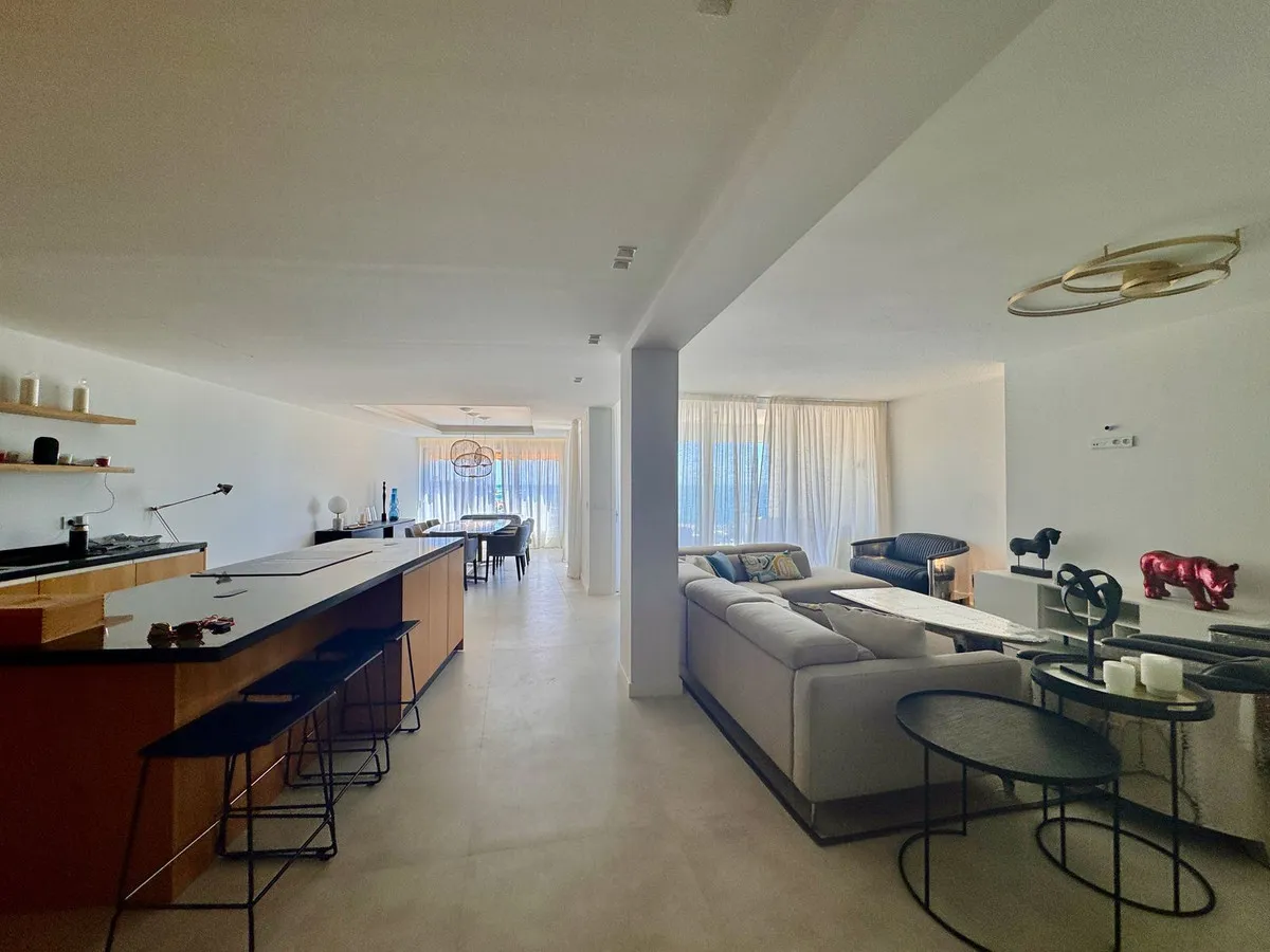 627c3a4d-25c9-4093-88c1-fff9f0bf2762