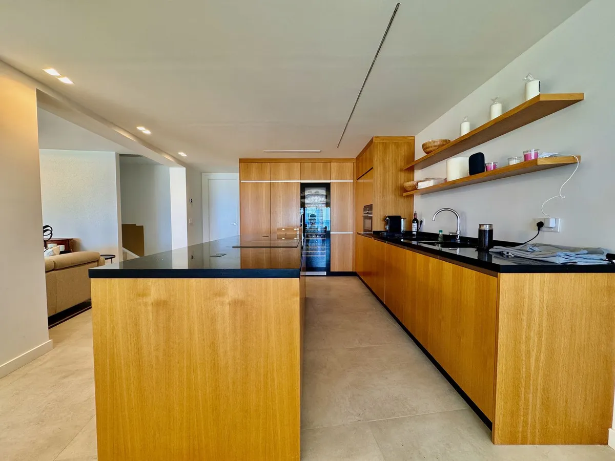 81f43fb4-d671-43f2-8f52-3d232ed57186