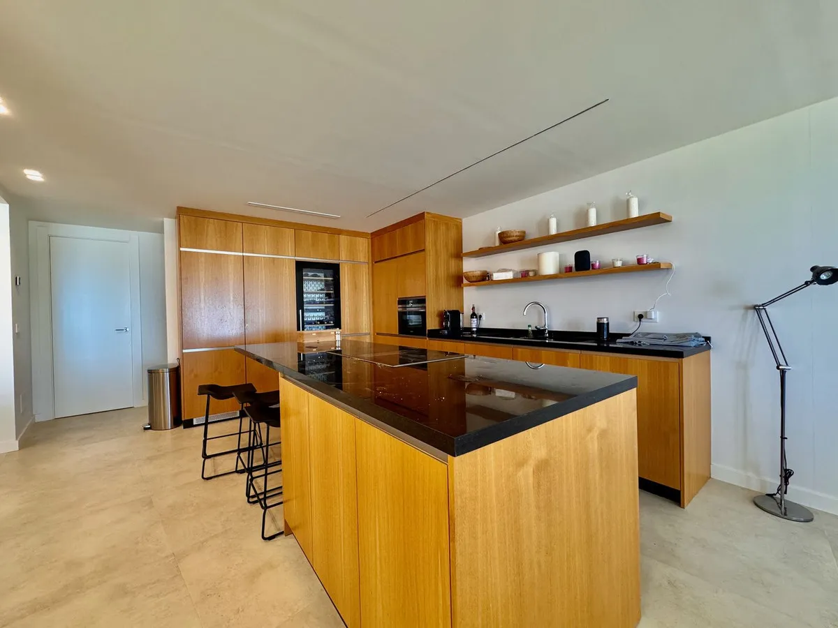 c09d284a-cc19-432f-b83f-6beef3c2eea2