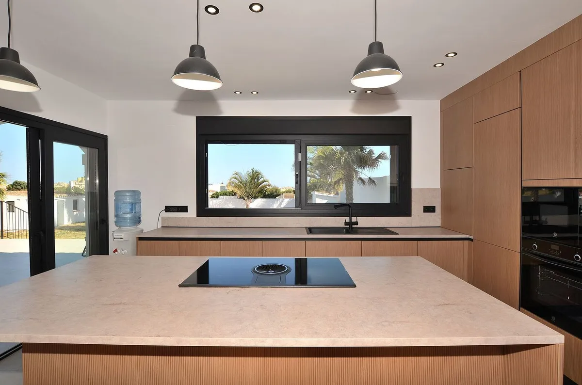 35be7fa6-1d34-42a7-9b19-a2428632a38c