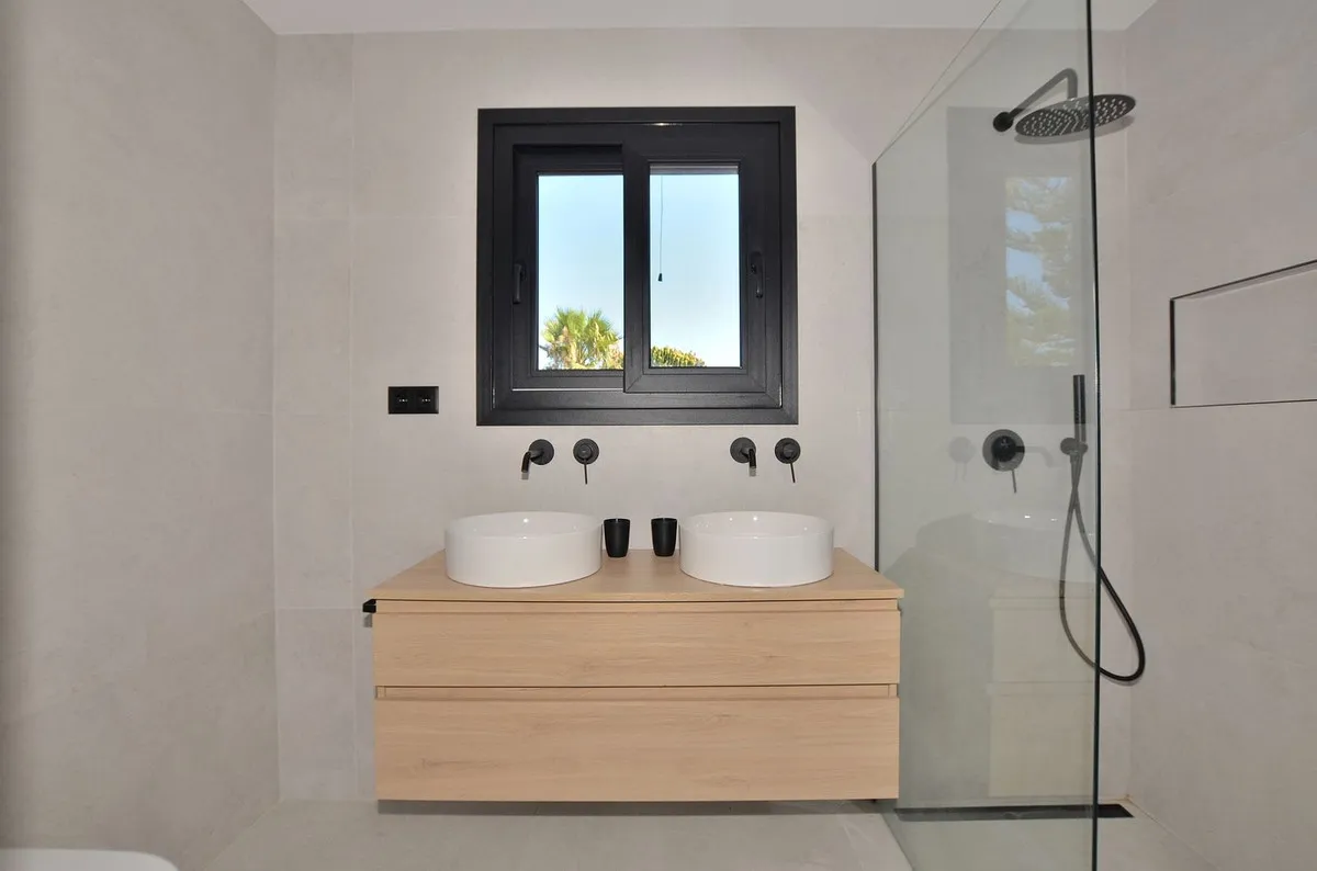 8b984afb-83ea-4177-b927-e56220a2a748