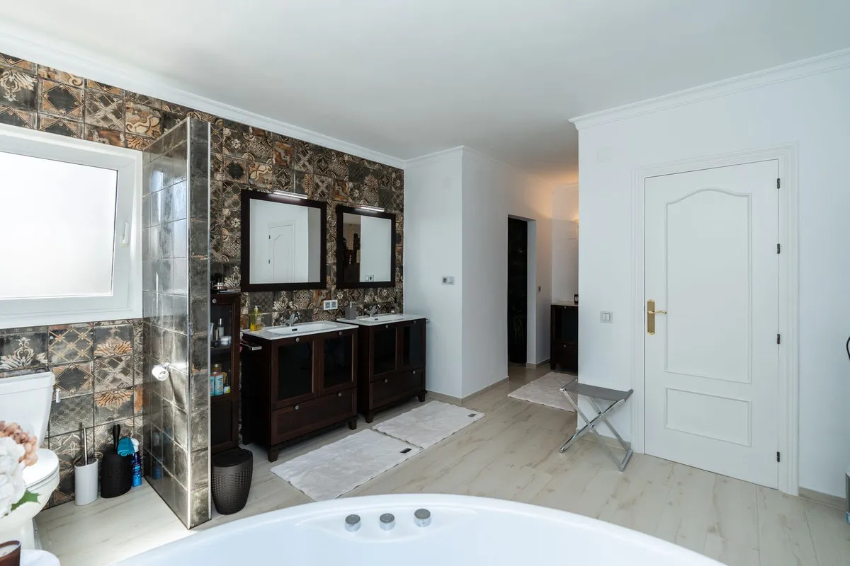 1ae6a7d0-5556-4fef-9b81-ac50b5744126