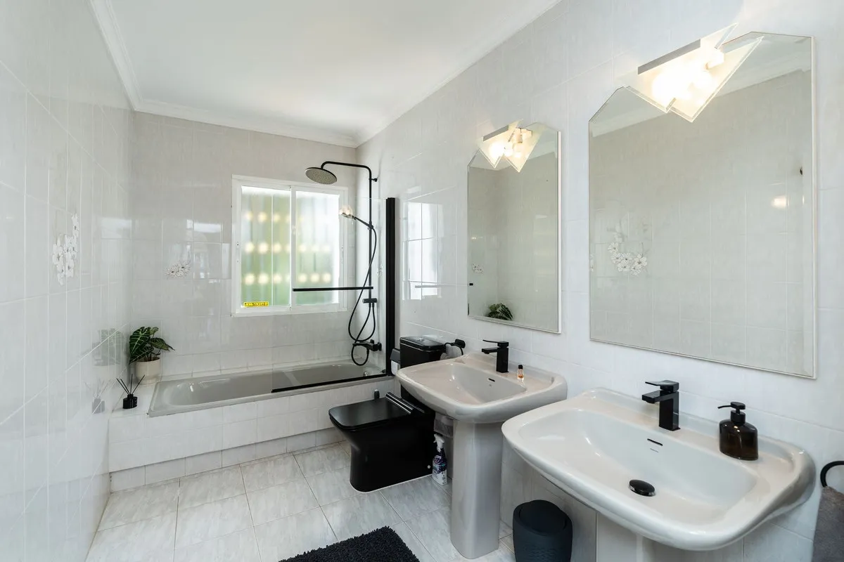 f79e965a-f811-41dd-91a7-8455c2362cf7