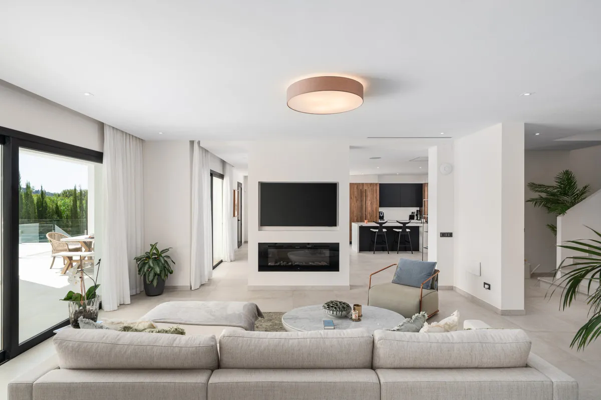 d1e13520-db43-4c77-9c05-adc097c446d9