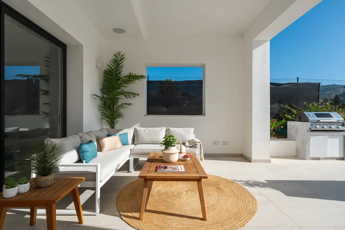 f7fbda5b-587c-4607-aaa2-fe8b4dc9cf79