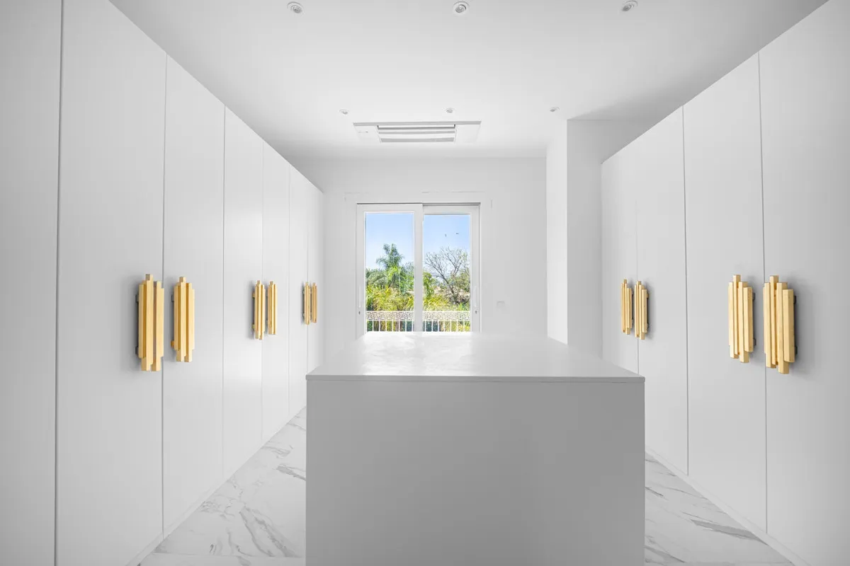 3a10e00c-083f-4171-9125-103dc1a4eb4e