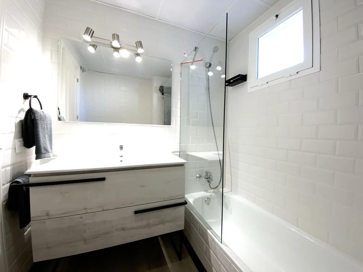 1e57cbe6-e5e0-461a-9406-18deb862bfa9