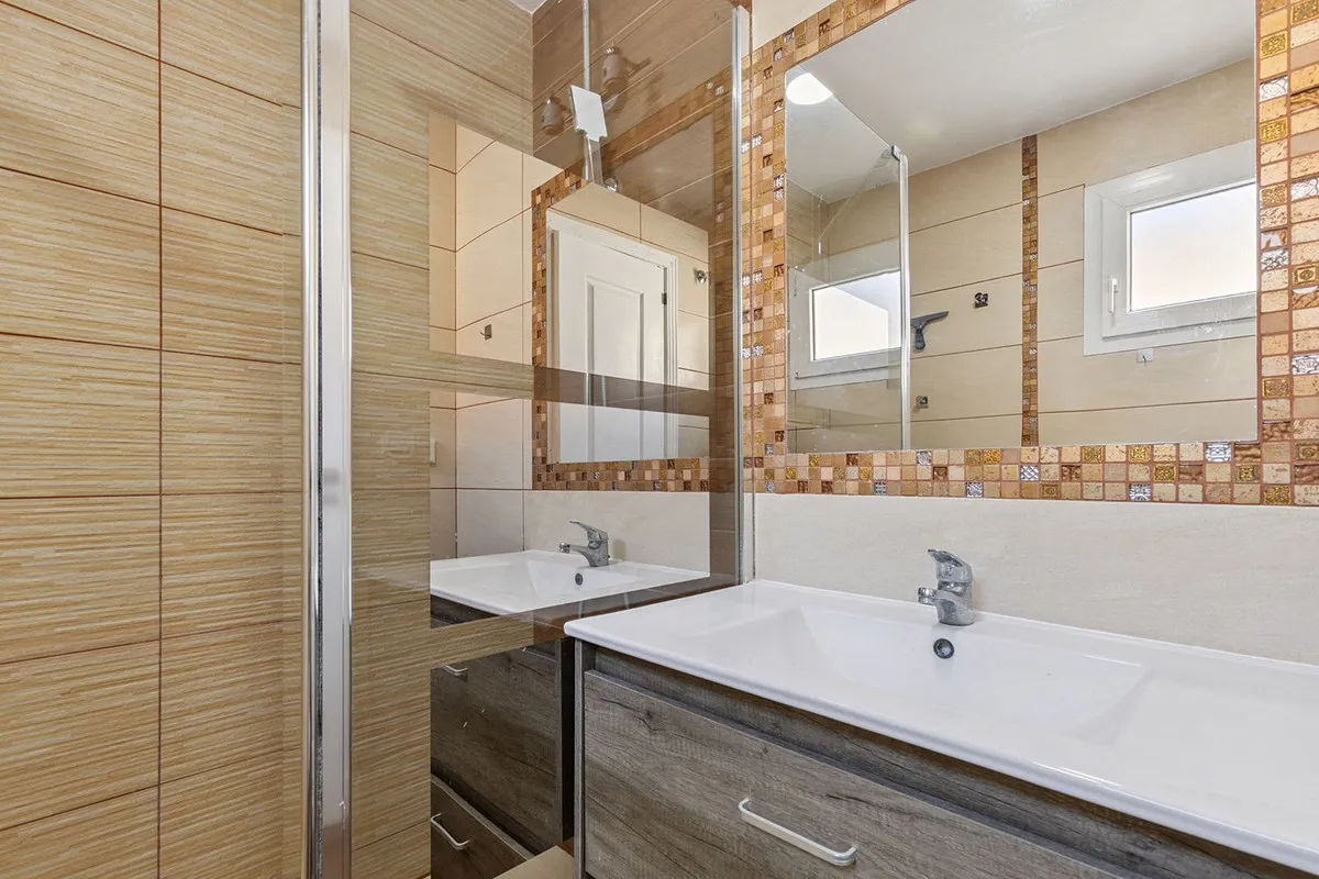 18f0c2d2-11de-48b0-9069-27f16be5f210