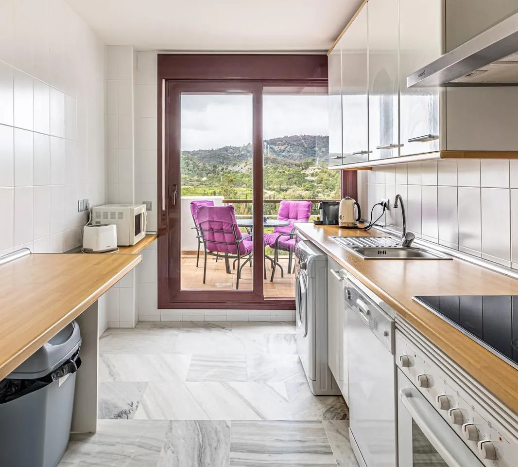 084889eb-2e8f-4db7-bab1-f8abc2a44b1f