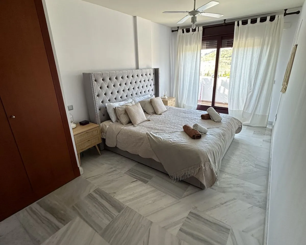 549700ad-ae33-4863-871d-4af719a62e82