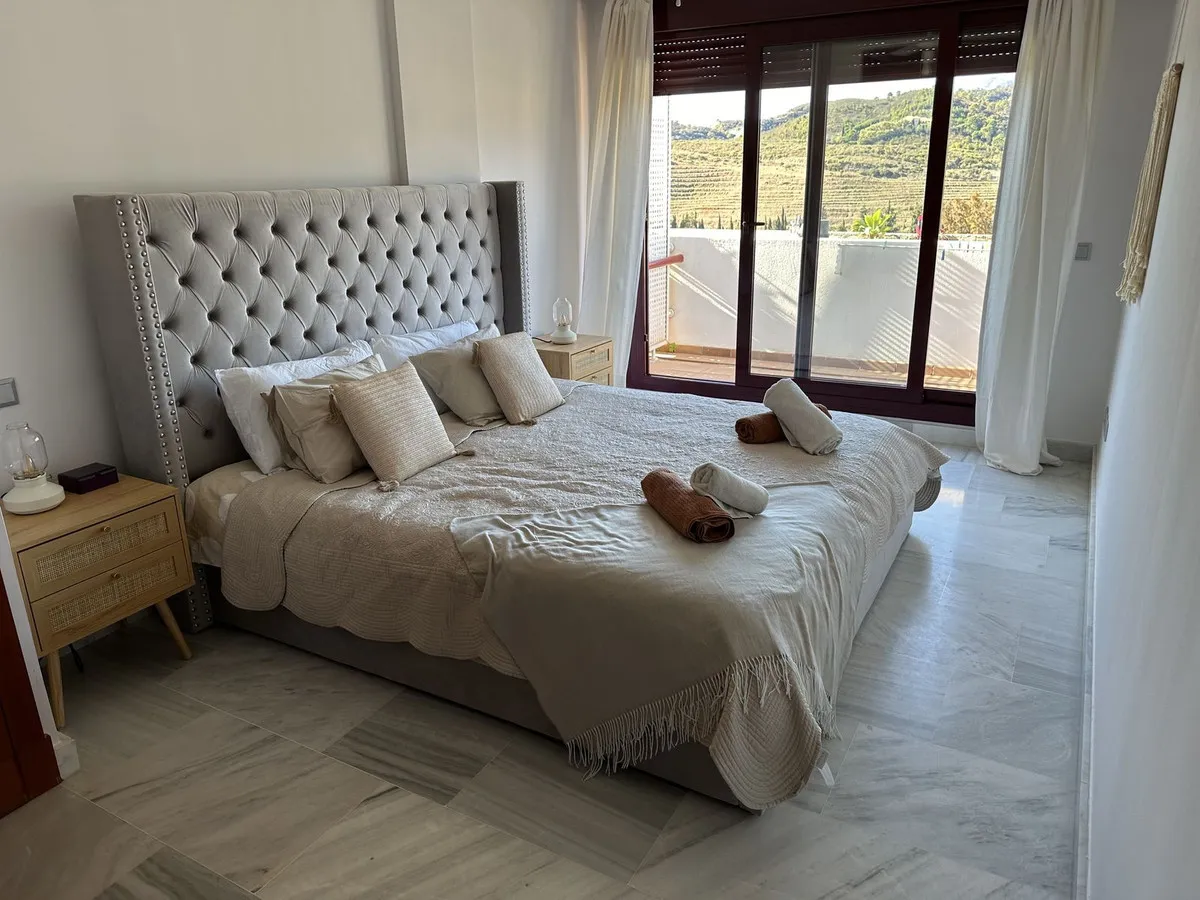 a7bb6593-edbf-48c2-a261-8733cbad2b74