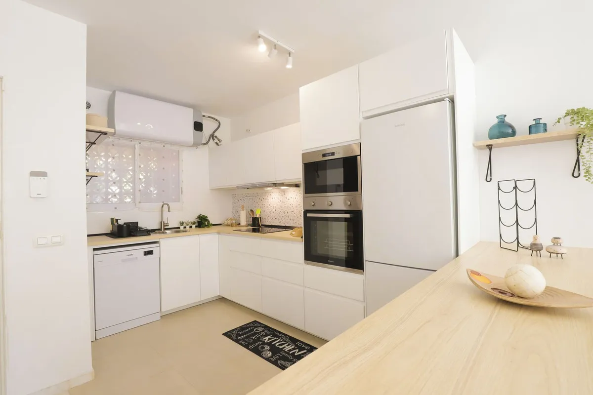 83b9e807-fca8-4a3a-a385-59050216c2e5