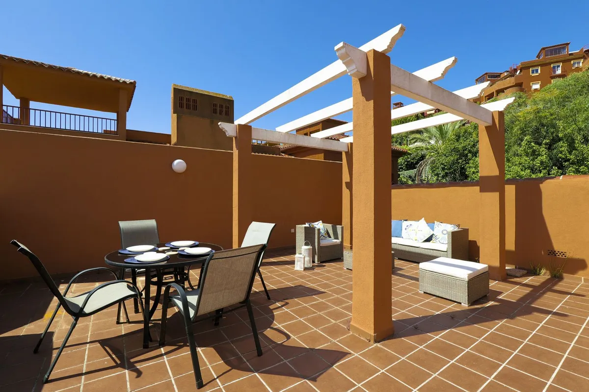 c8fd5558-c2e8-4c98-bb80-8269f296e068