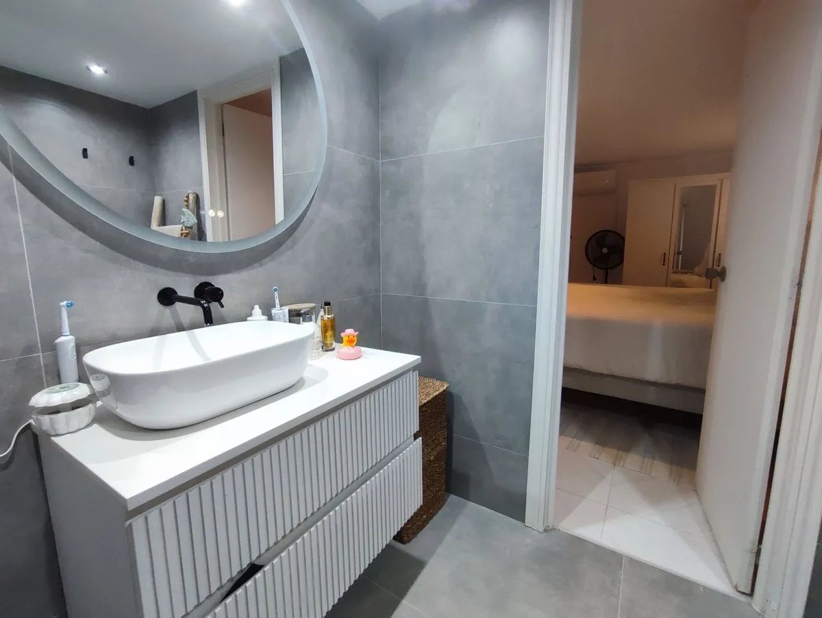 0fa669ac-f111-4165-98c9-848a28e6bd85