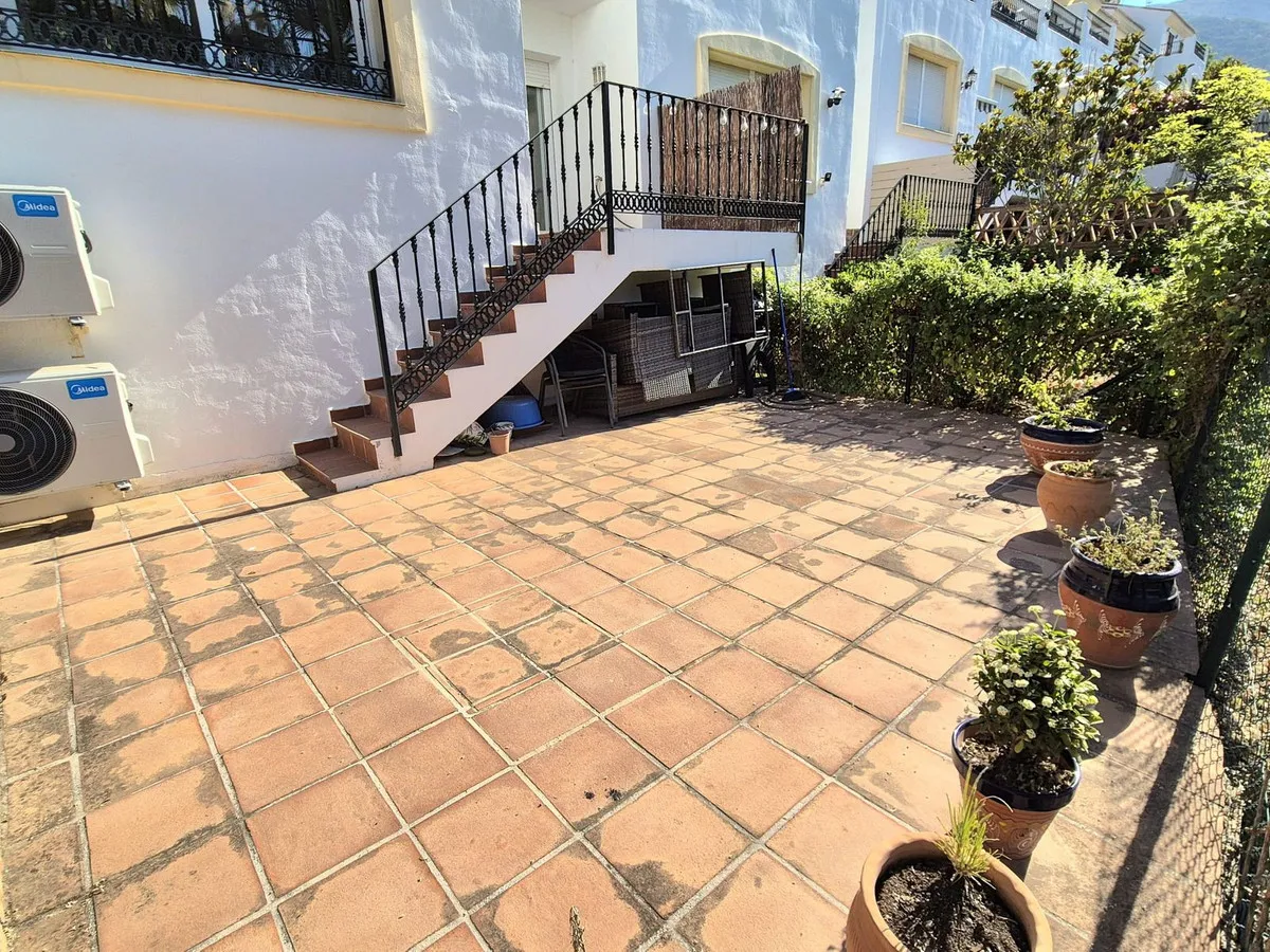 8d45f0aa-8699-46a1-bfa7-18c358e9c318