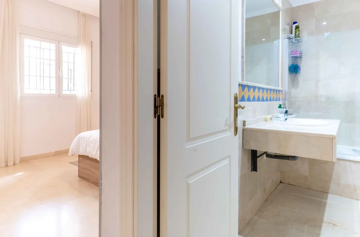 b3fe3e46-e7f3-4a63-bb73-43d950f35138