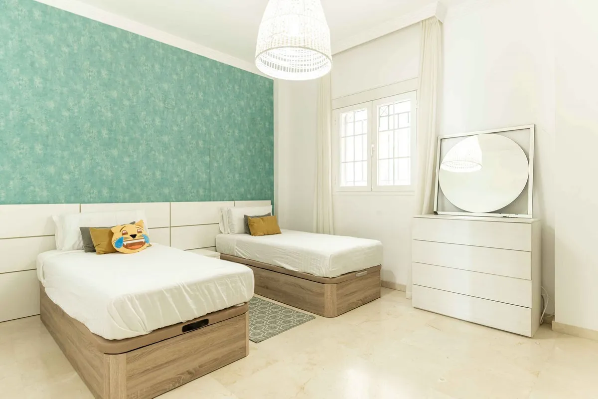 e24661aa-28d4-43c3-8ac1-0baabf62dcd5