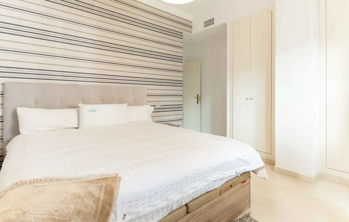 f056f6ab-aefb-40bb-8288-f7683065b464