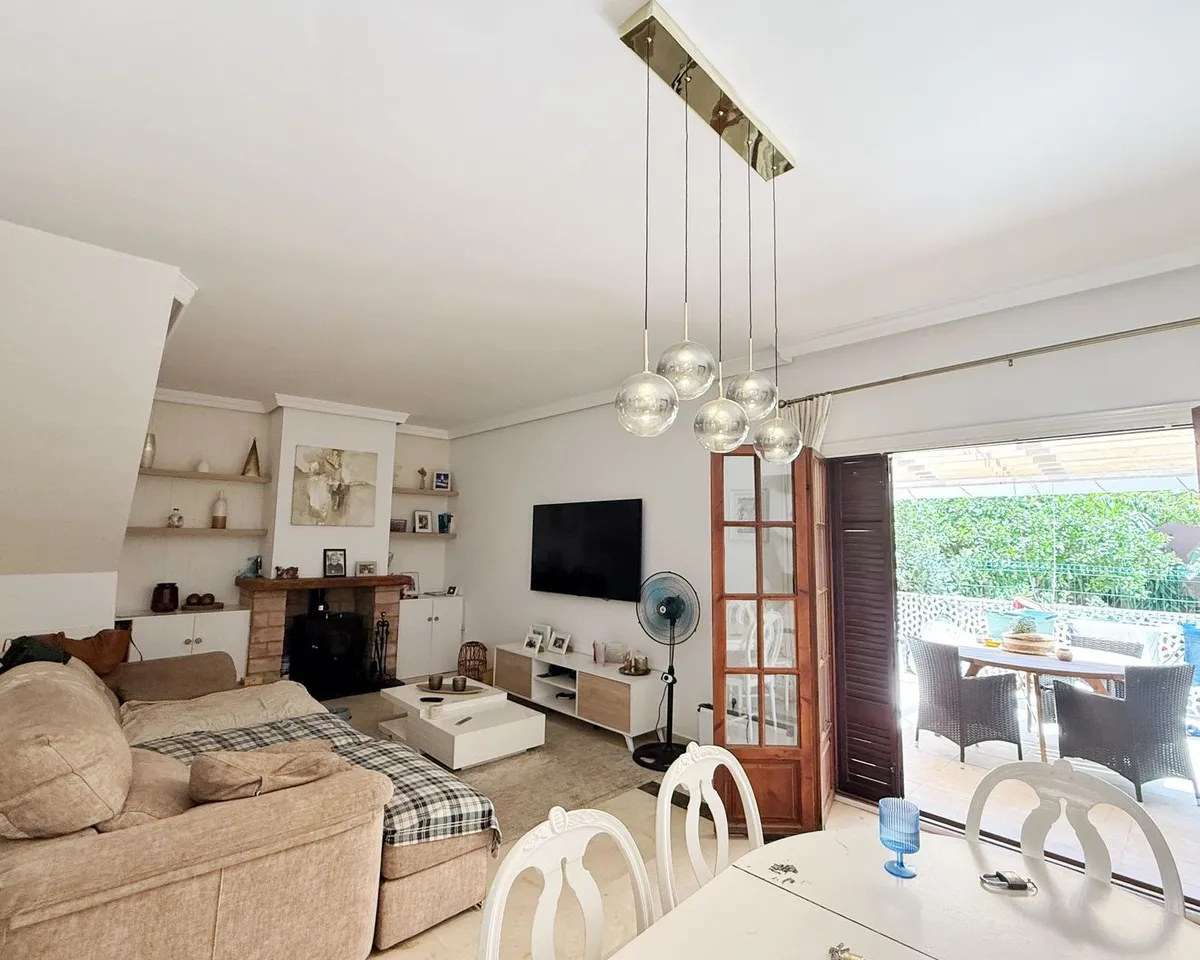 aa8179e0-2b03-4285-8701-d394ae12f673