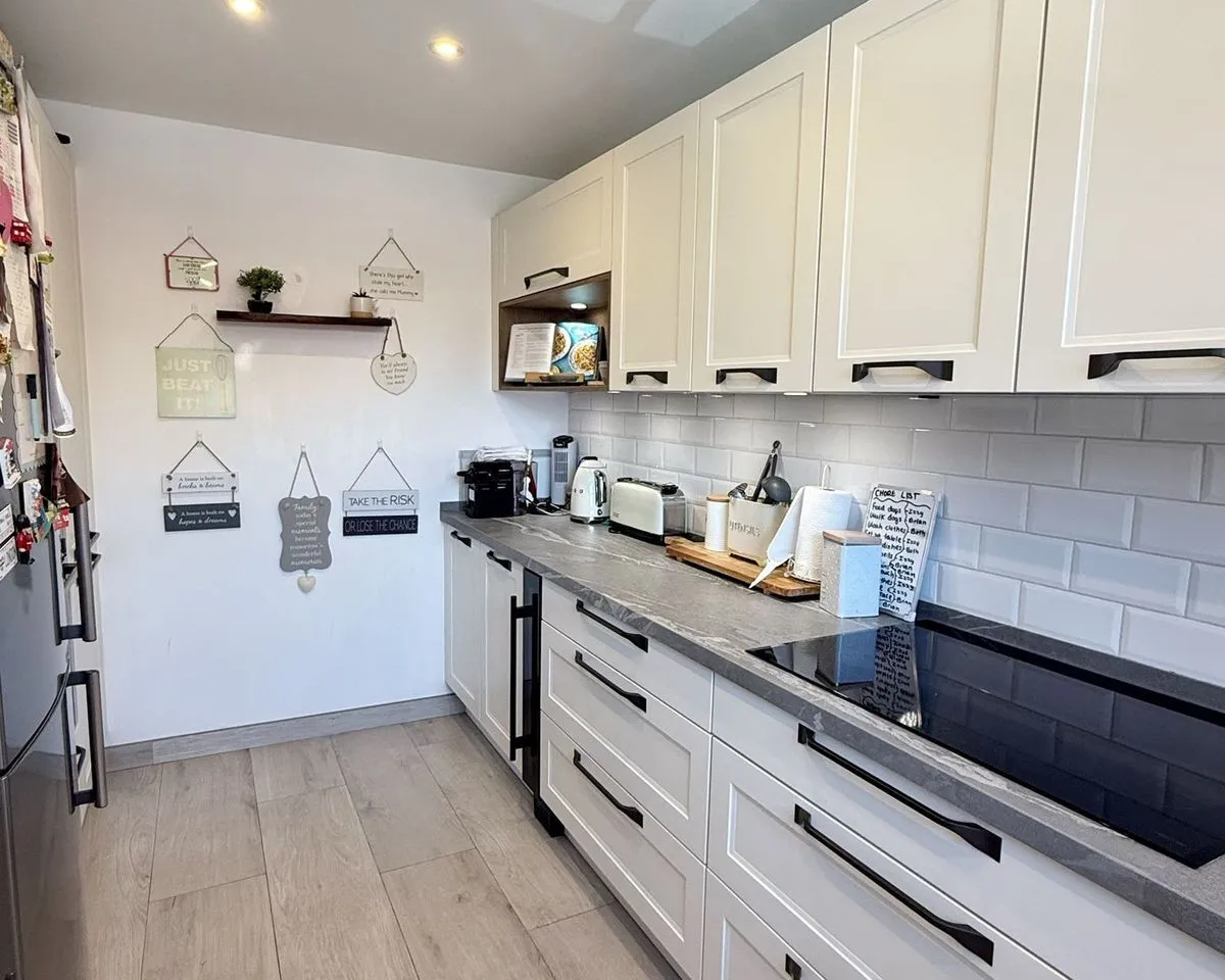 db7cf7ab-3dea-44e3-a21a-212404301853