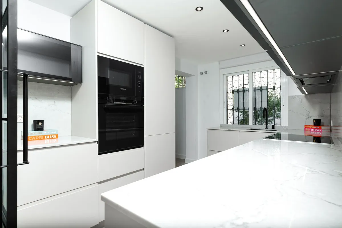 c2b8bf5b-5d57-404d-9a16-3a561ef3d01e