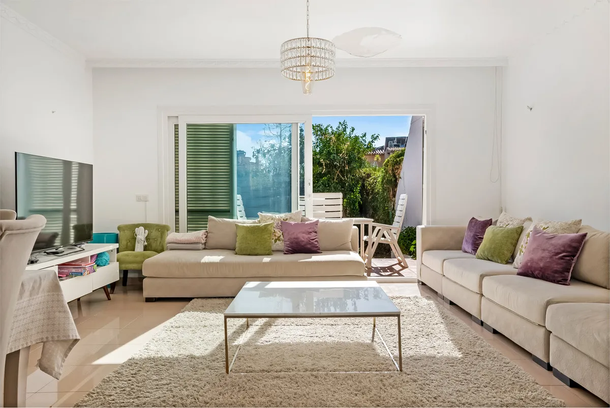 e21009f6-2e1f-4b47-a6cb-12fb1fdf7a94