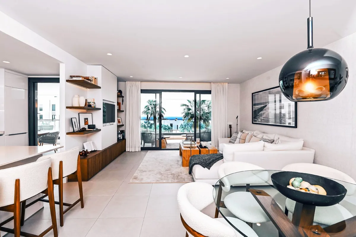 a2300cb2-8060-4ebd-a393-499d25044fdc