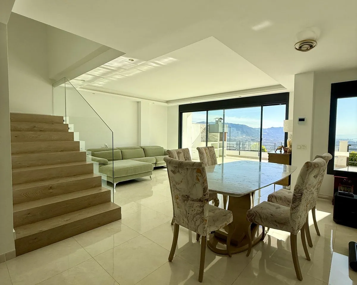 15fb04a8-d252-49dd-8d65-a193e8915c96