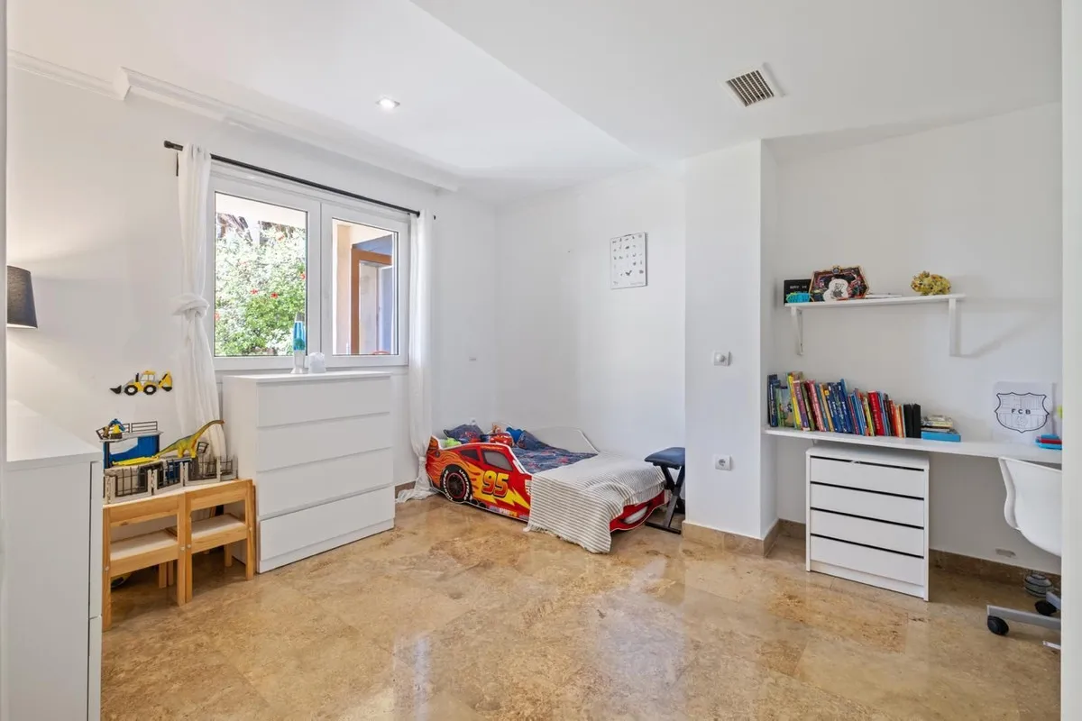 e0fcc42f-da4a-417c-a72c-d97171341496