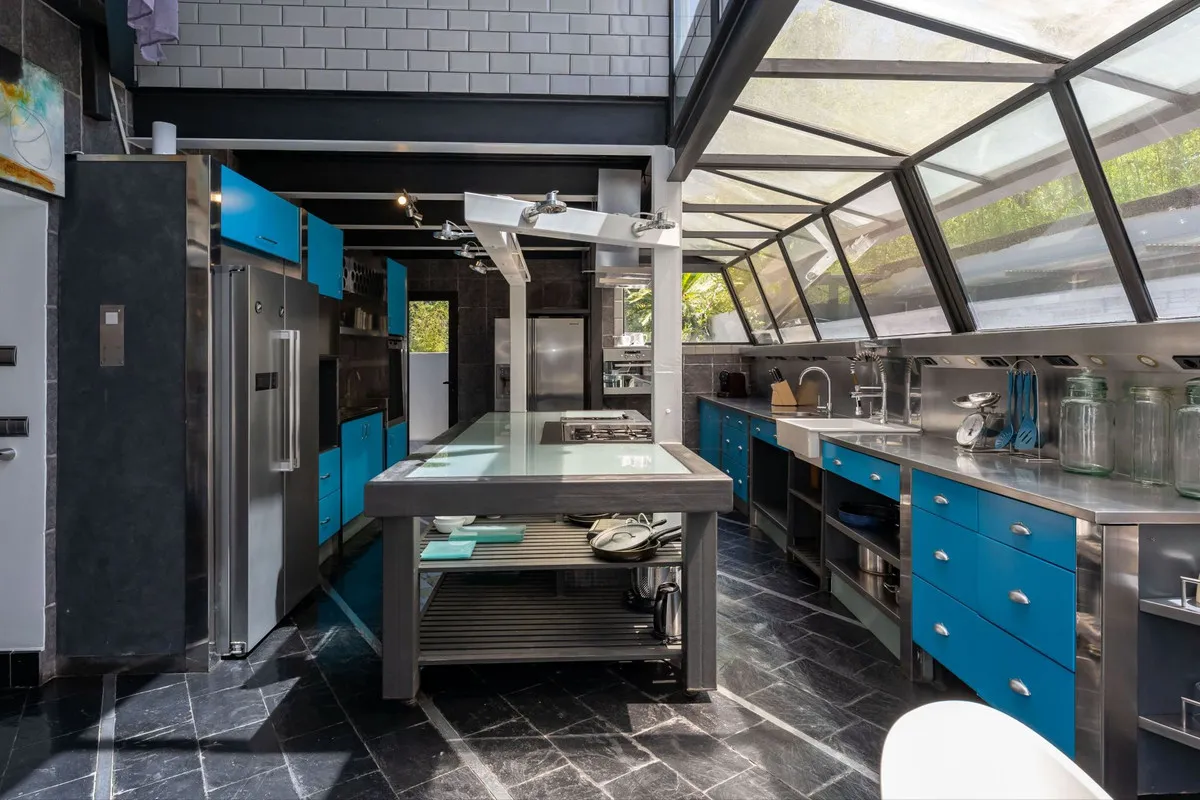 9c9be050-d7cb-49fa-a4cf-9bdee283808e