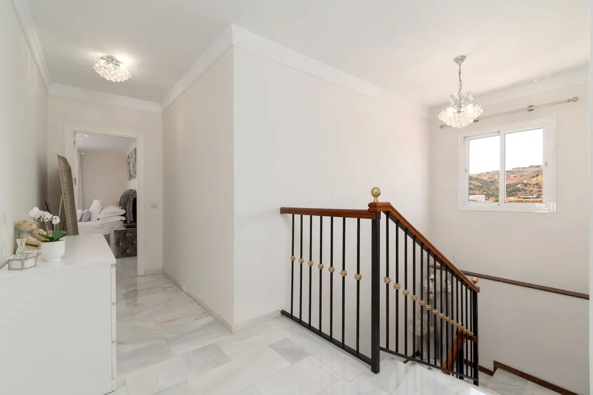 3bf16879-db83-45b0-a359-c01feb638108