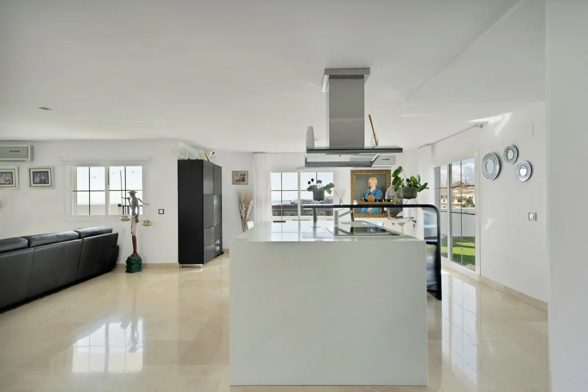 97b05ed4-ad32-4c6f-a2a7-e6af9baa88a1