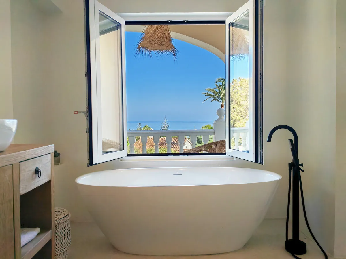 7a6a2b70-d923-489e-90c2-1a9a020d9d3c