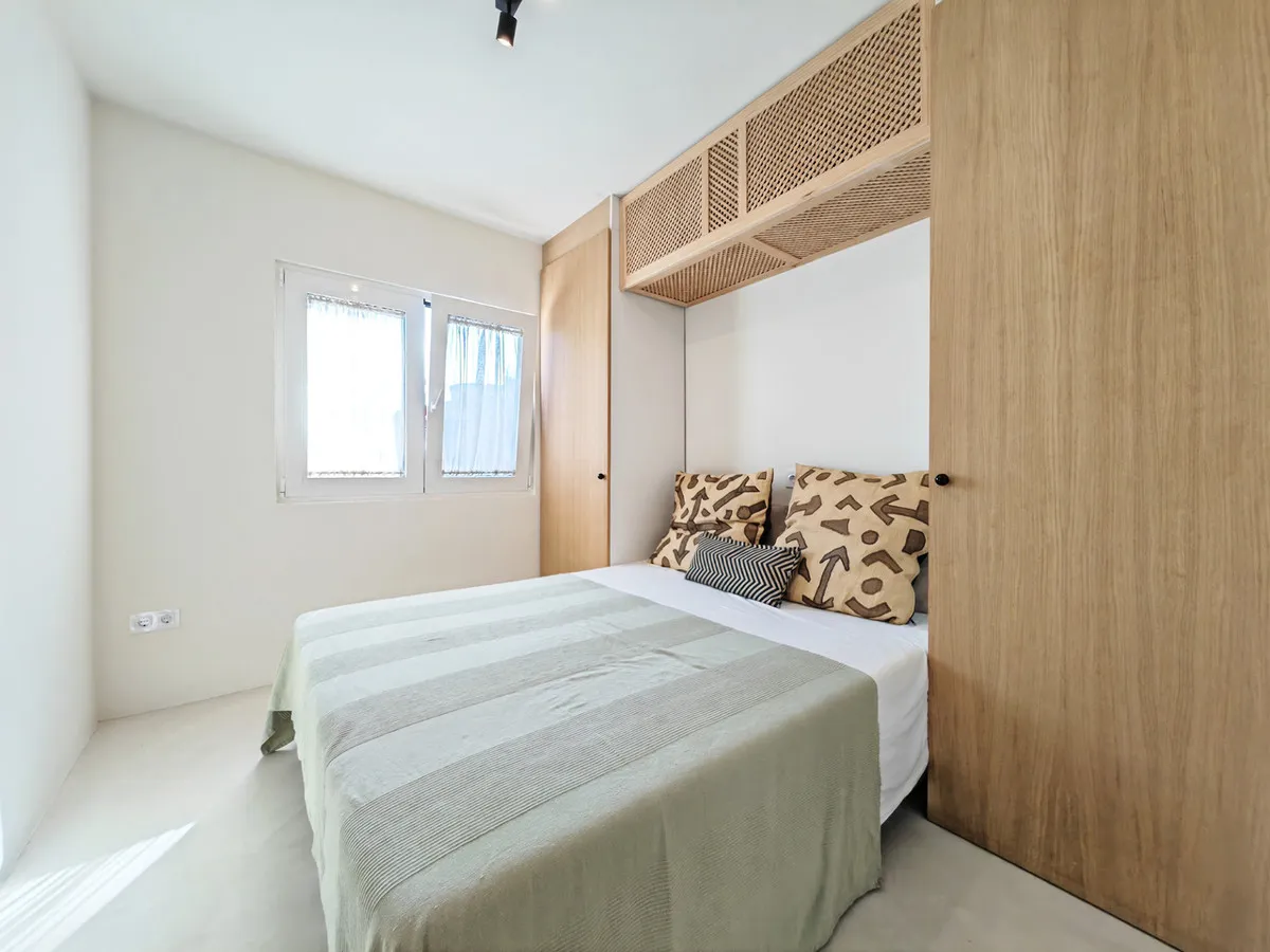 8fb65e64-4205-446f-b583-96bf697ff374