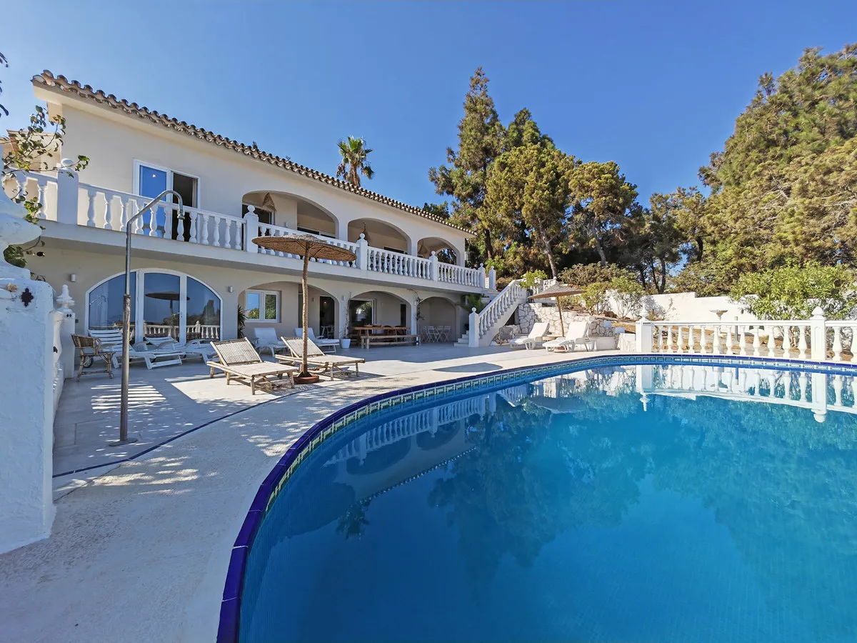 ae82bb60-377c-43b0-be8d-40e2c273ceb3