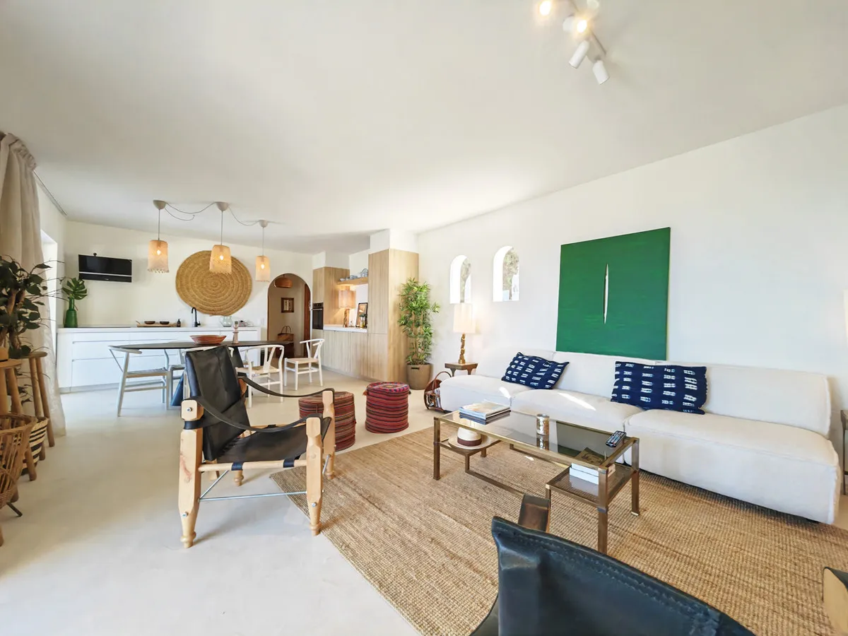 b2723b16-61d3-48b2-8ee2-446d6b04caf4