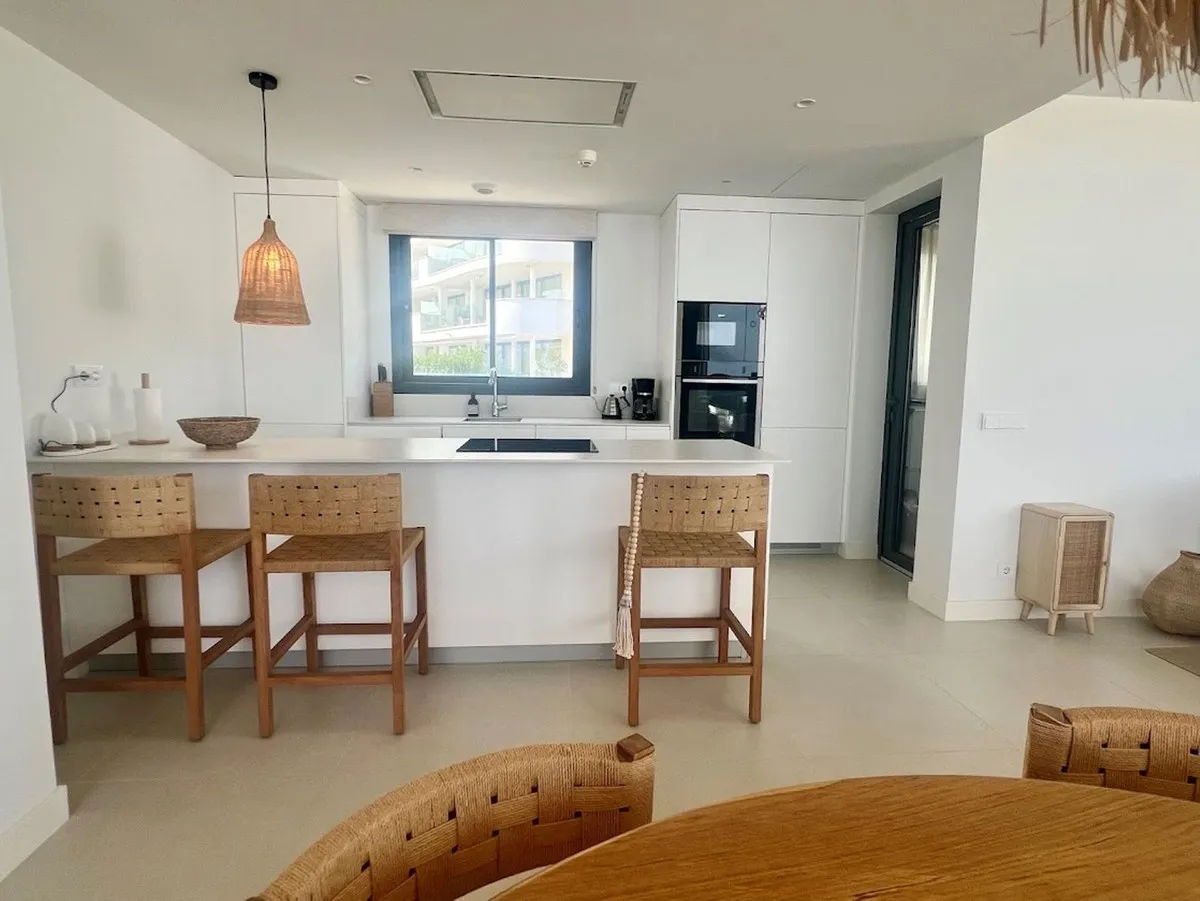 51f6d7b4-c86b-4748-9bae-caeb752d921c