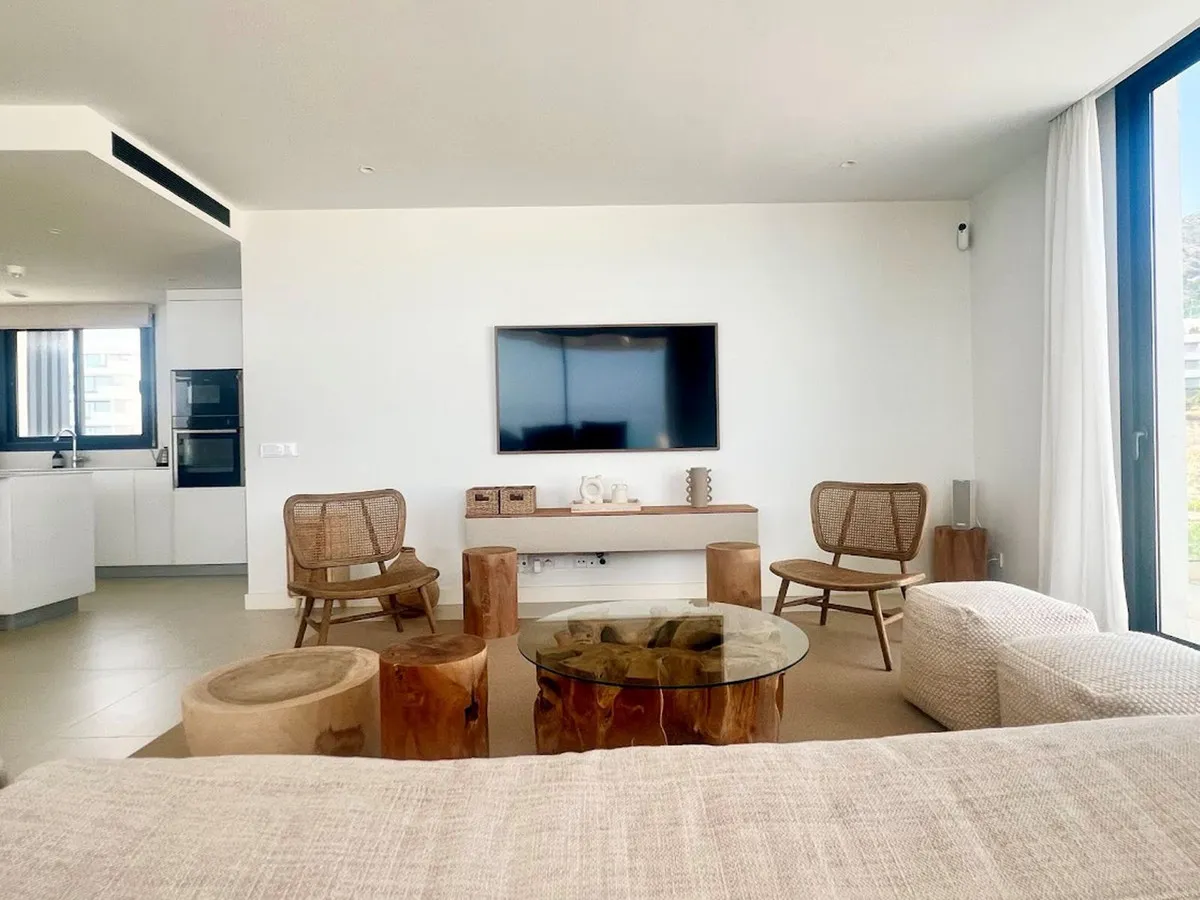 d0378c24-b6a6-4c50-9971-41e1a6f9c8b0