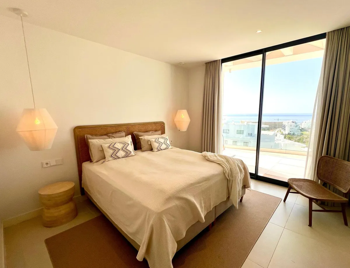 d8e9c26e-df33-482f-850b-50cf3eff0270