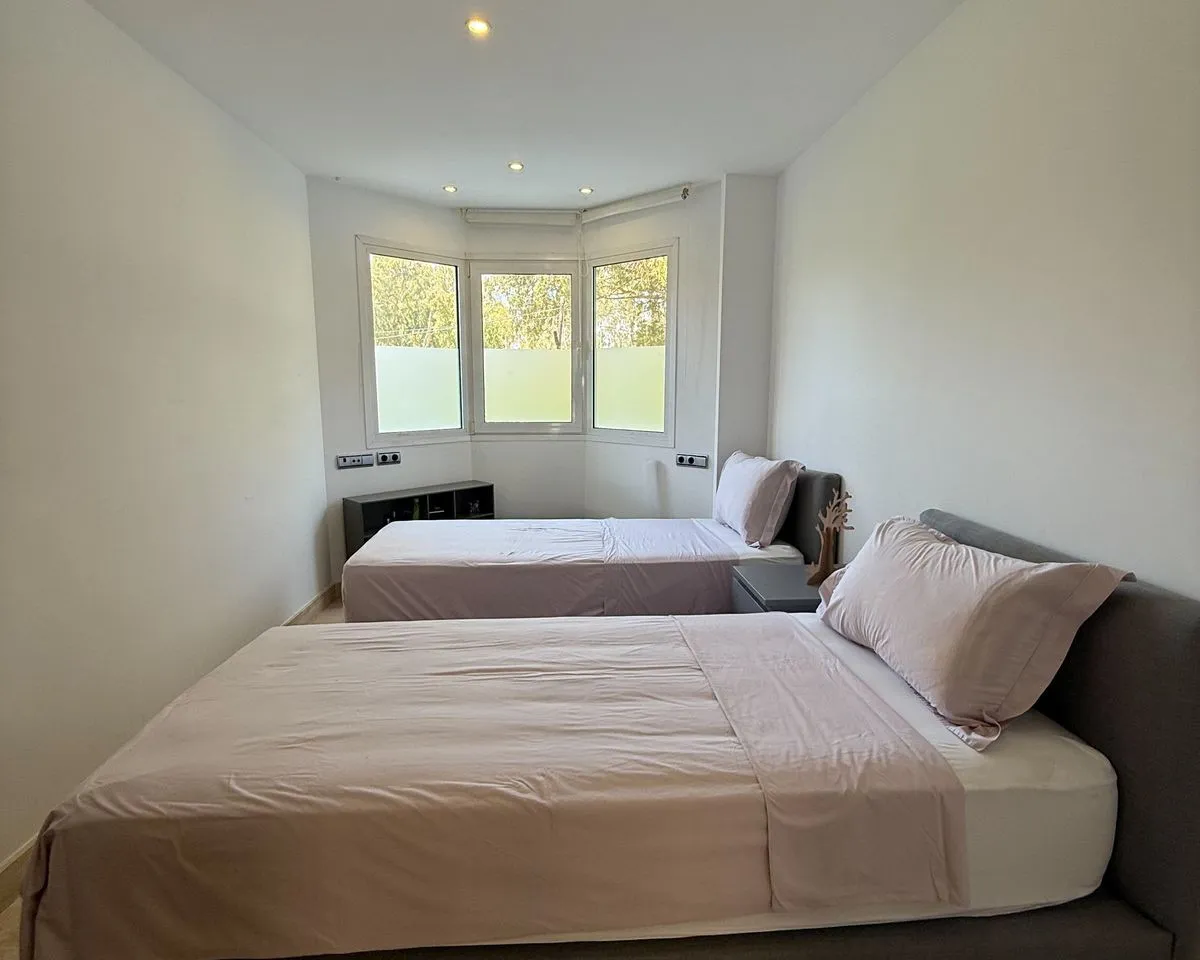 7906a61b-9d16-4532-bdfe-6190247249ce