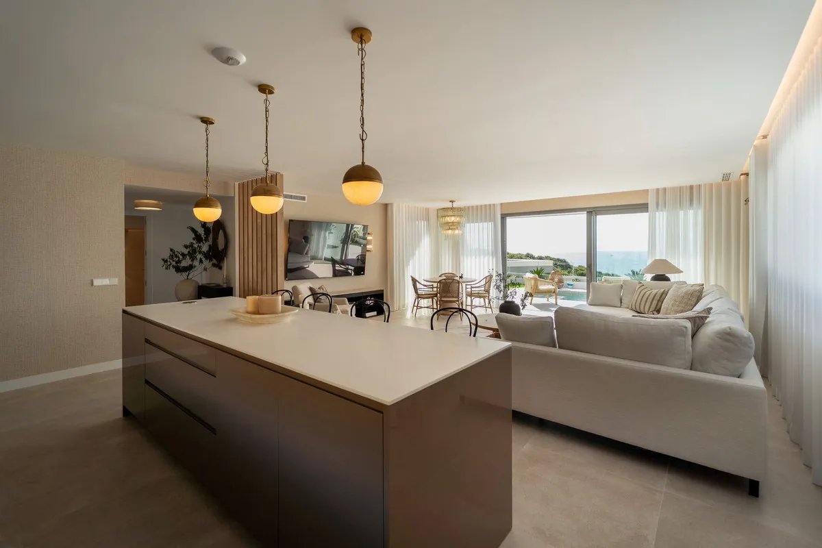 5c268767-e3b2-414f-ba77-9926ffe96fec