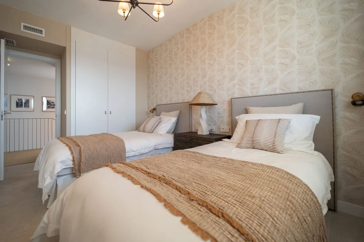 6ee376de-cdec-412c-8191-6cfcc114e63b