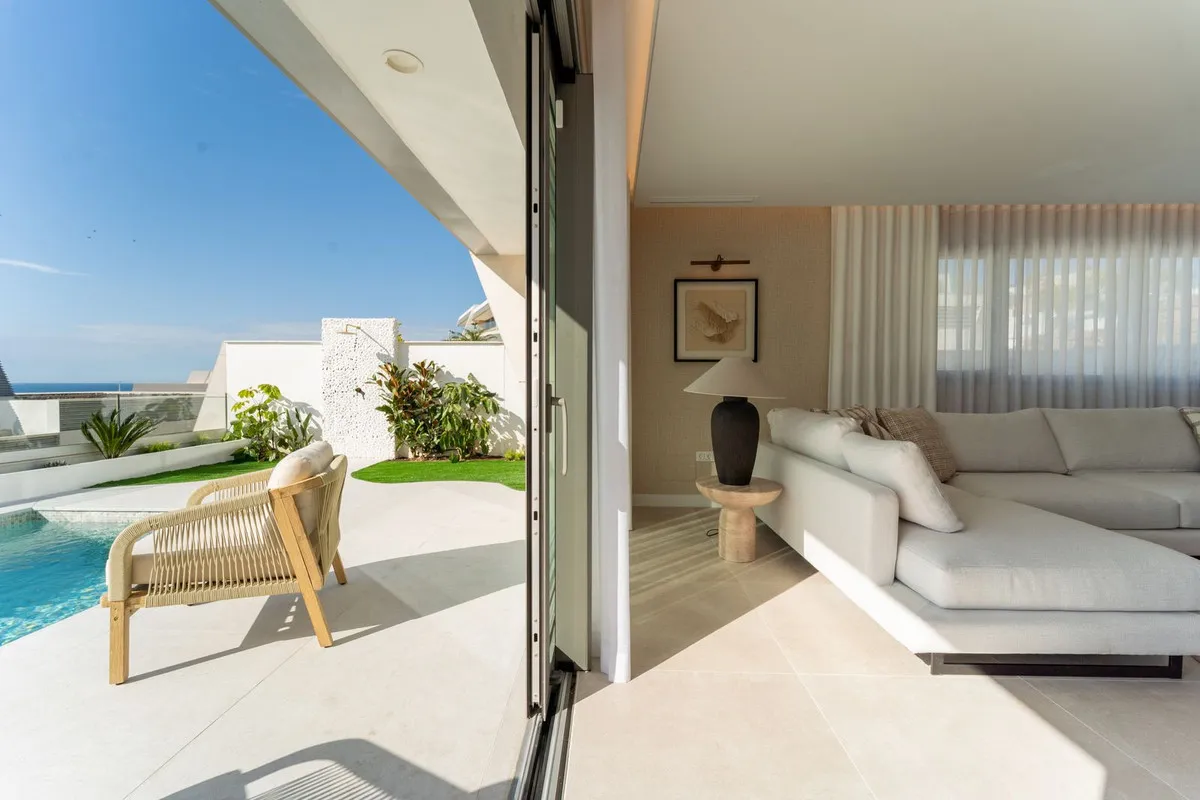 c7665f21-8c0b-4a61-b49d-be38a7bcfe35