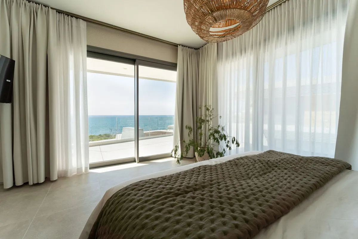 d8c142ba-4aa6-4d3c-a754-32acba679c84