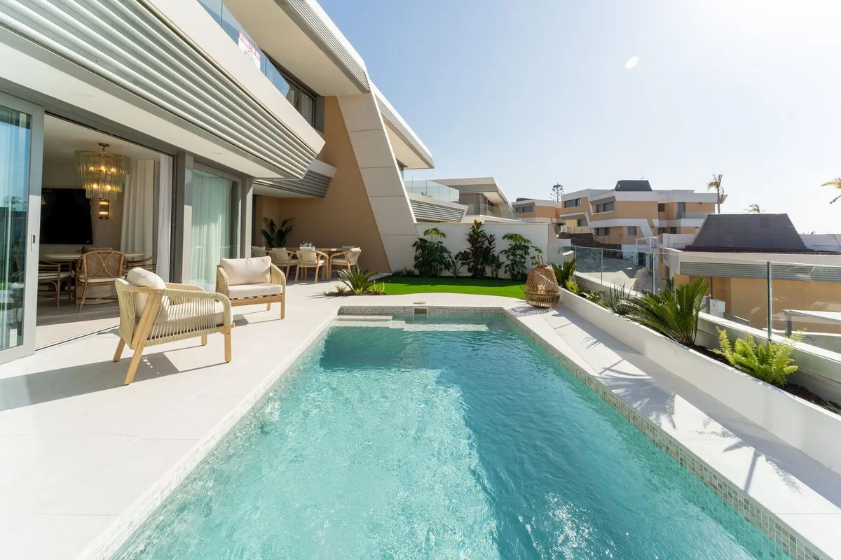 da25767c-c833-49d5-acc2-5c19b2d5266c