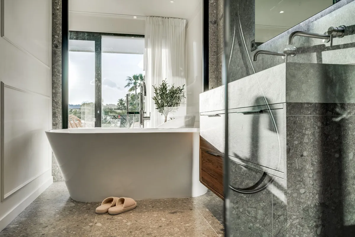 c3cfe2fd-b11d-4c8d-b7d9-f33d477e96fe