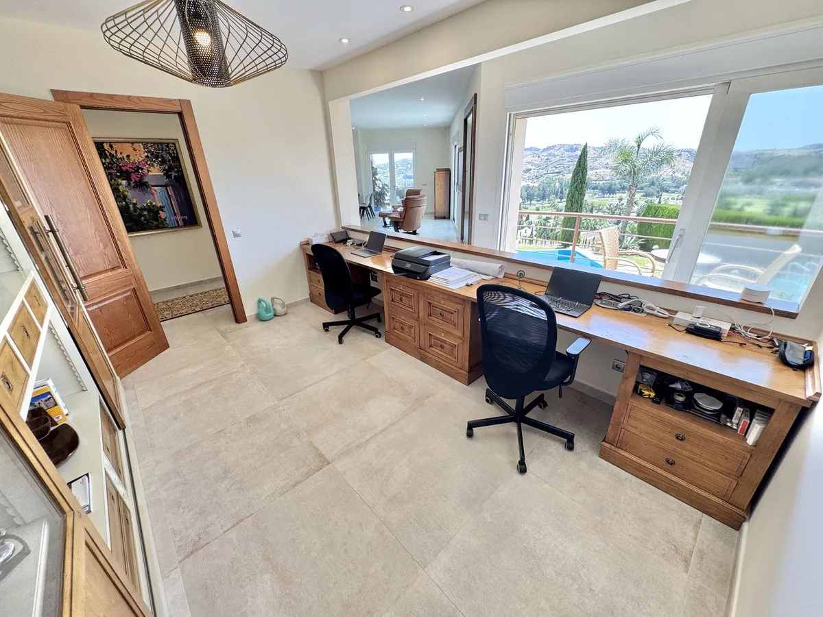 c3414c75-2f36-468b-a1db-e8bbf2a9b67b