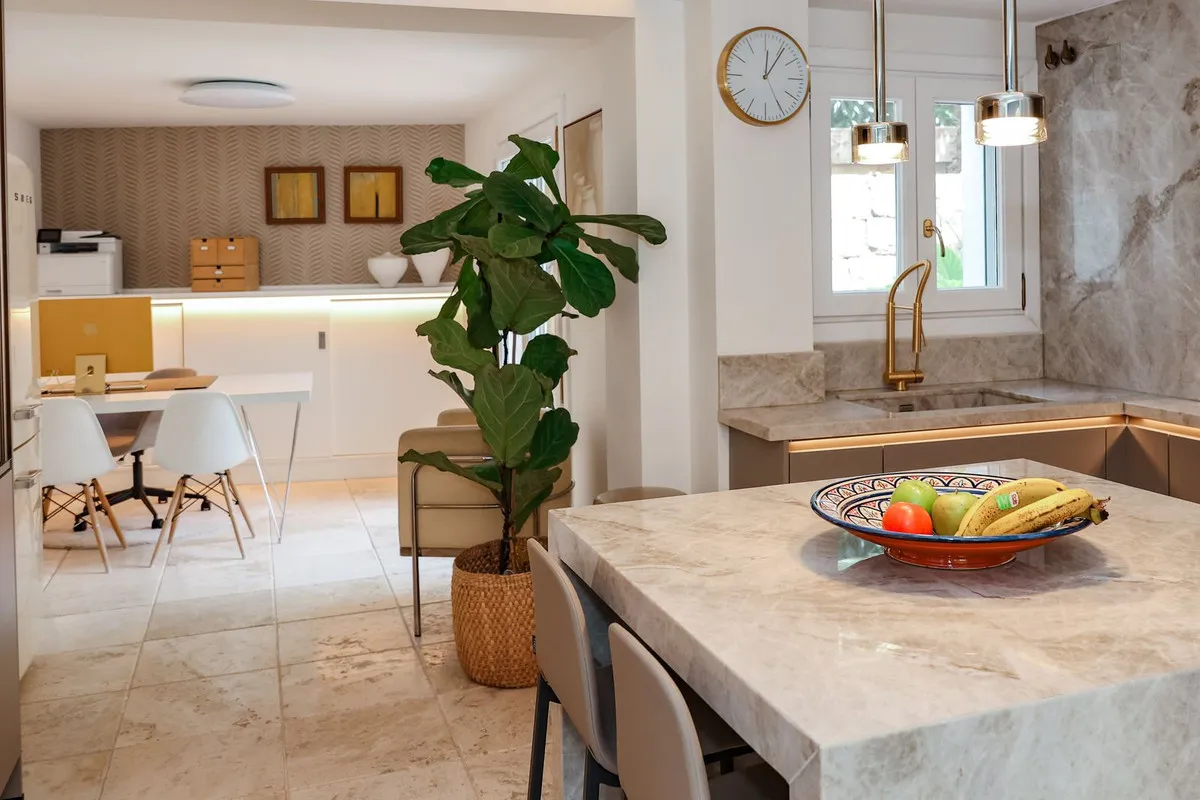 5ef30e17-dde3-42b8-9745-fcfb8b3f4835